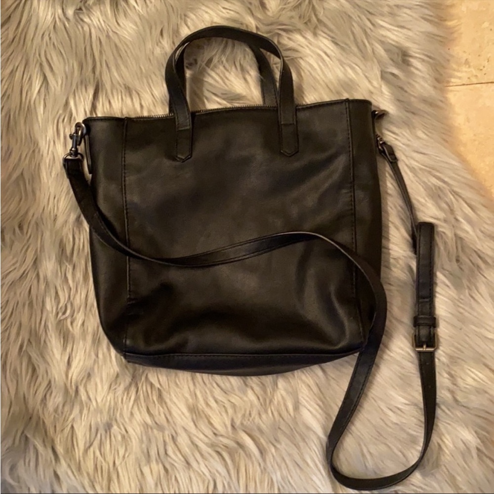 Universal thread faux leather tote